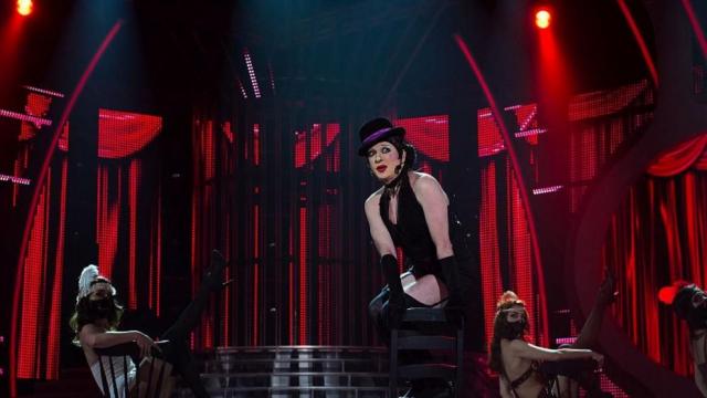 „Като две капки вода“: Димитър Маринов като Лайза Минели грабна победата (ГАЛЕРИЯ)