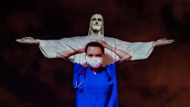 Статуята на Христос Спасител в Рио „благодари“ на лекарите по света (ГАЛЕРИЯ)