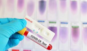 Лекарка с коронавирус лъгала за контактните си лица, заразила 11 души в Кърджали