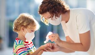 Гел за ръце на спирките в Париж: Мярка за след карантината