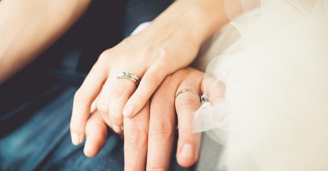 Нюйоркчани ще могат да сключват брак с видеовръзка, докато ритуалните