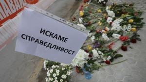Цветя и свещи за Милен Цветков
