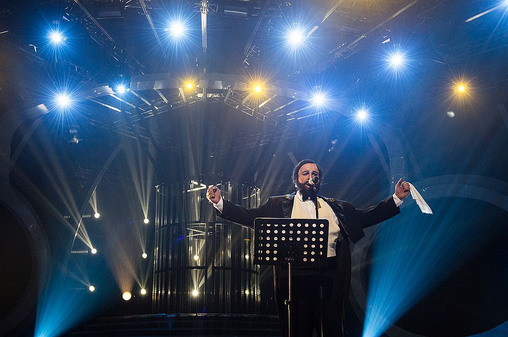 Фики като Лучано Павароти