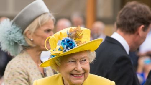  Елизабет II продава лична марка джин 