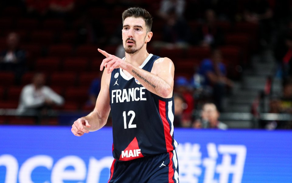 Звездата на турския гранд Фенербахче Нандо Де Коло не смята,