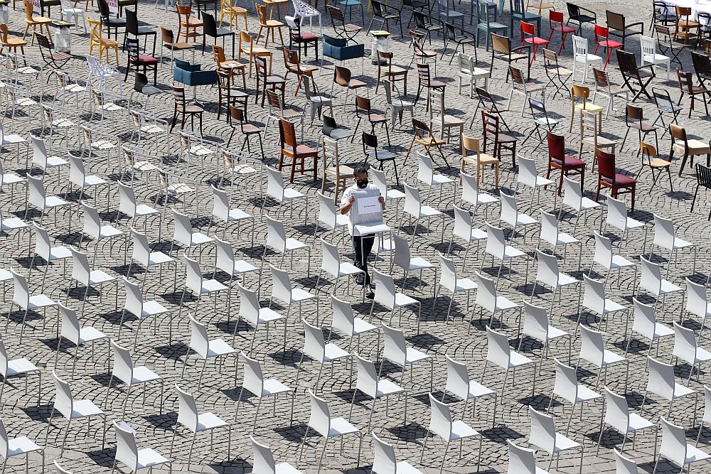 Протестът на празните столове в Германия
