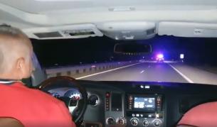 Борисов слуша "Корона чао", докато шофира