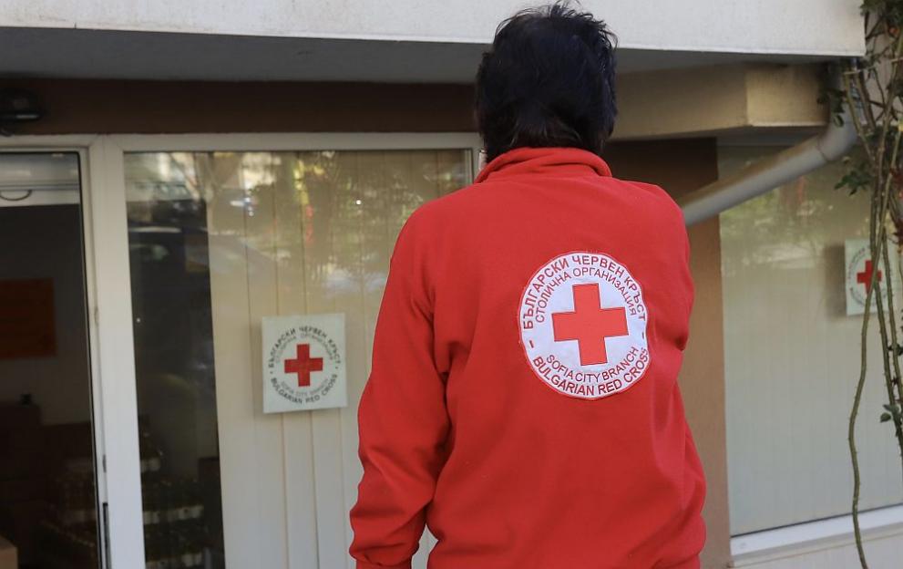Измамници, представящи се за доброволци на Българския червен кръст, обикалят