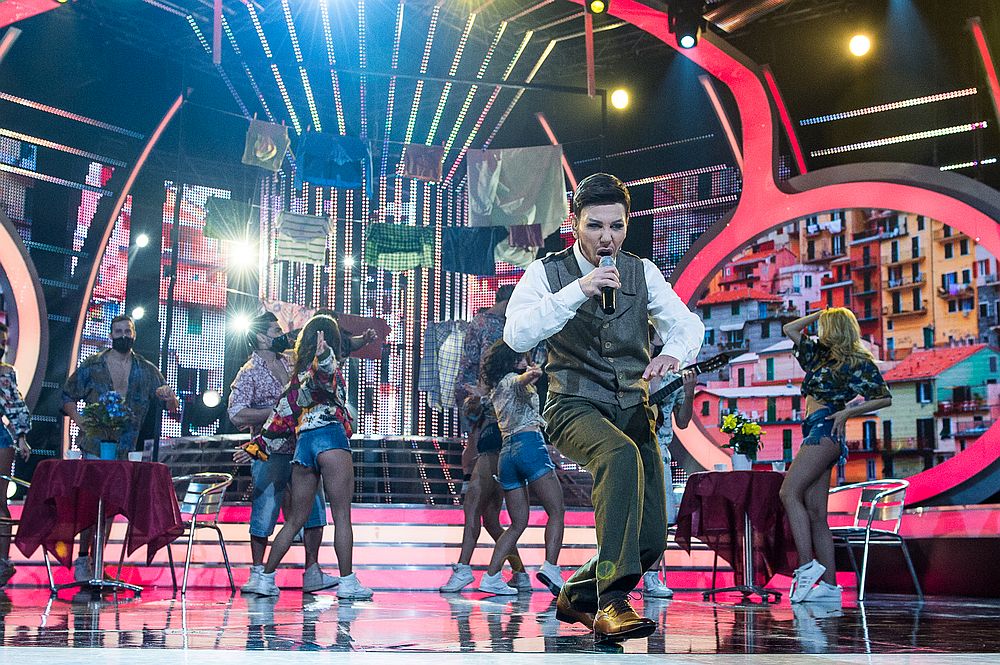 Луна като Тото