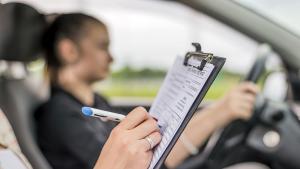Разбиха схема за издаване на фалшиви шофьорски книжки в Гълъбово