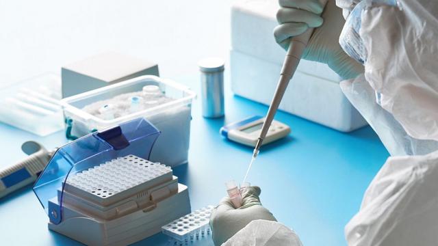 Американска компания: Коктейл от антитела предотвратява и лекува Ковид-19