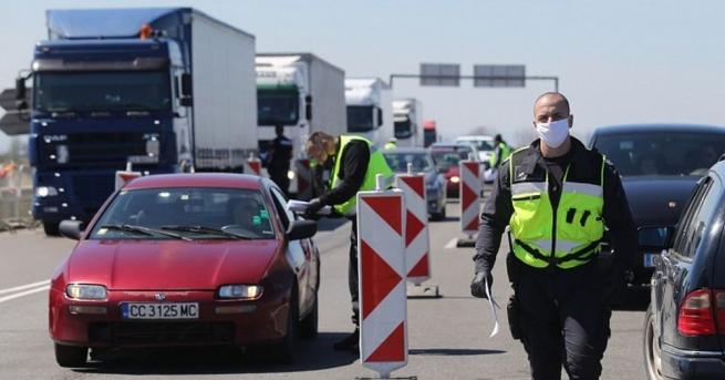 Близо 40 000 автомобила са напуснали София за денонощието  Върнатите коли са