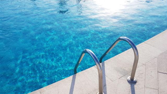 Проучване: Плуването в студена вода може да намали симптомите на менопаузата