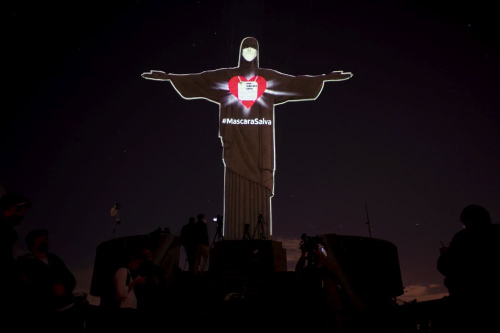 Знаменитата статуя на Христос Спасителя в бразилския град Рио де Жанейро придоби нов облик в чест на здравните работници по света