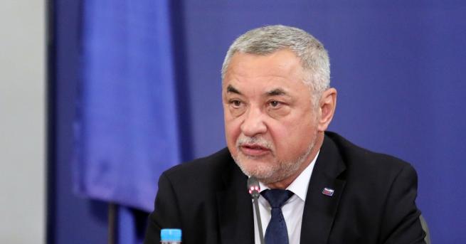 Лидерът на НФСБ Валери Симеонов заяви, че президентът Румен Радев