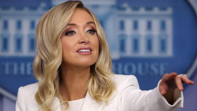 Тръмп се обгради с още една красива жена - Кейли Макенани блести в Белия дом (ГАЛЕРИЯ)