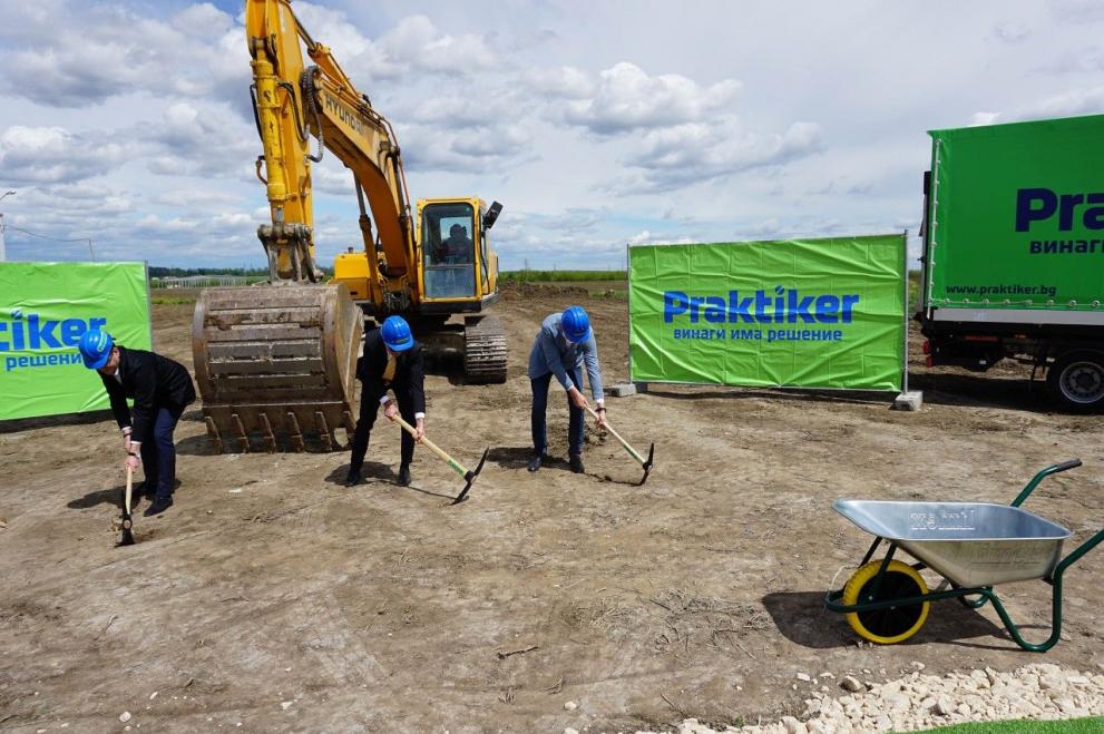  Г-н Йордан Йорданов, господин Тодор Белчев и господин Костадин Чуклев 