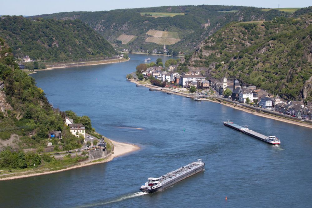 Хълмът Лорелай в близост до градчето Санкт Гоарсхаузен в Германия