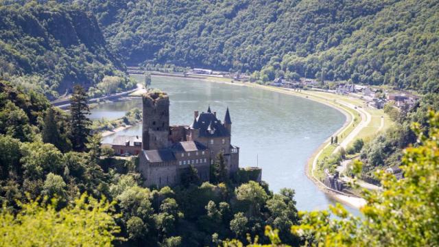 Райско местенце, закътано в Европа, крие страшна легенда (СНИМКИ)