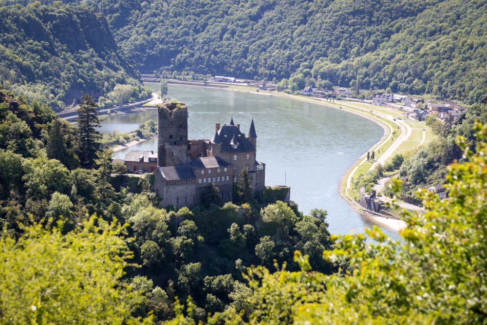 Хълмът Лорелай в близост до градчето Санкт Гоарсхаузен в Германия