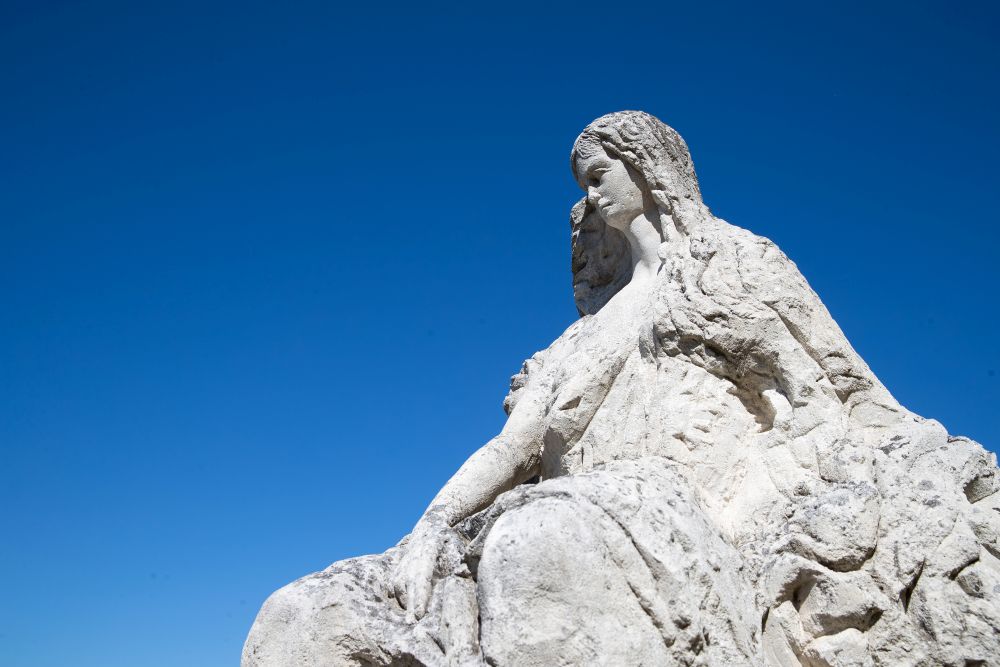 Хълмът Лорелай в близост до градчето Санкт Гоарсхаузен в Германия