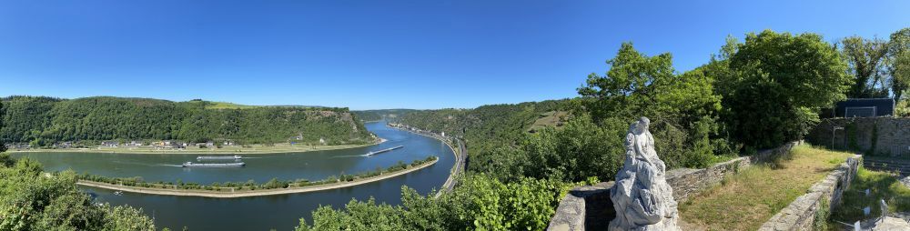 Хълмът Лорелай в близост до градчето Санкт Гоарсхаузен в Германия
