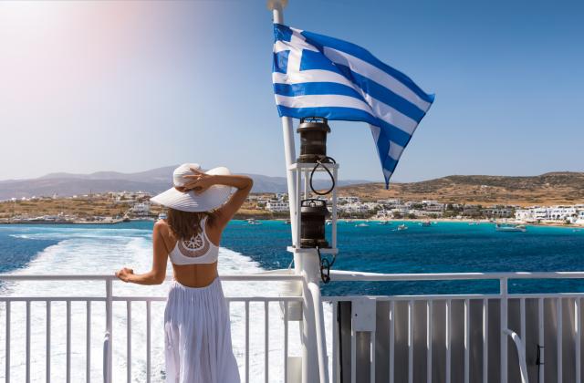 Свалят цените на фериботните билети в Гърция, а семействата с