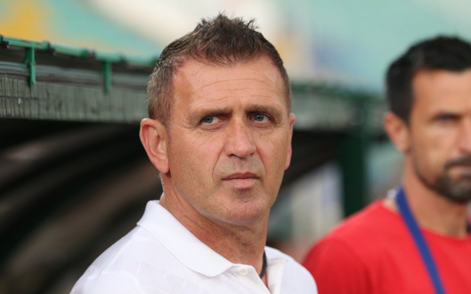 Наставникът на Локомотив Пловдив Бруно Акрапович коментира пред Gong.bg спекулациите