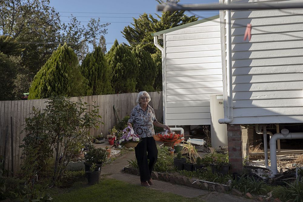 Австралийката Мей Блака доставя букети в Кобарго от 60 години