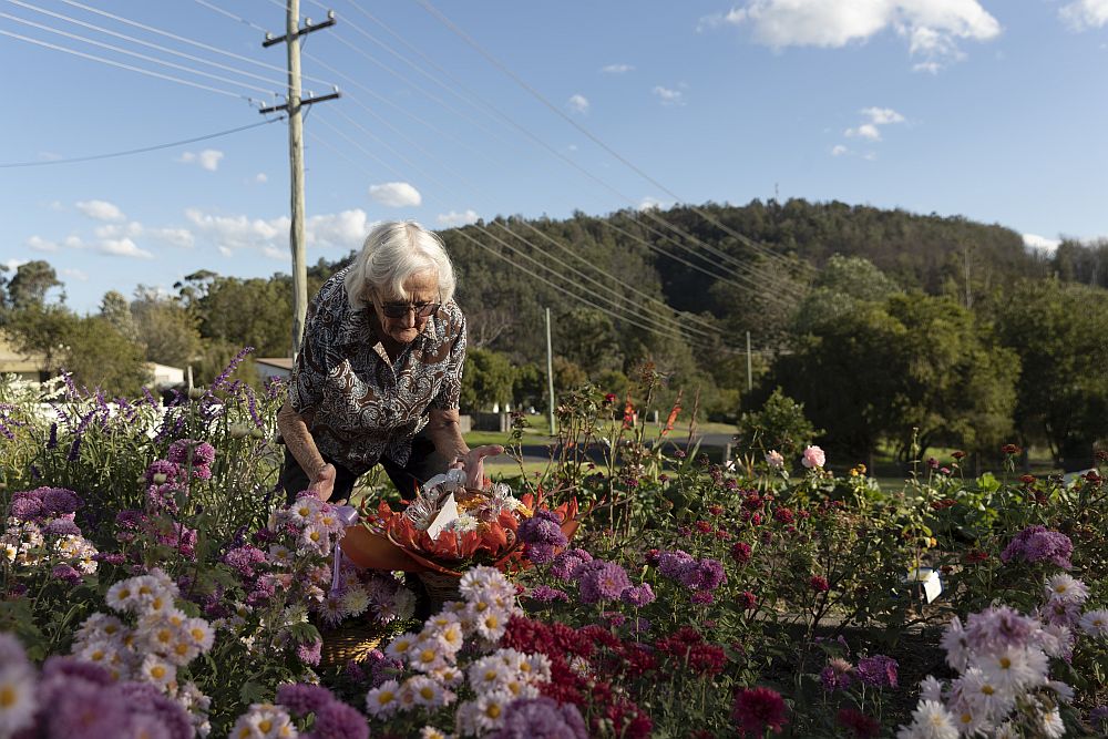 Австралийката Мей Блака доставя букети в Кобарго от 60 години