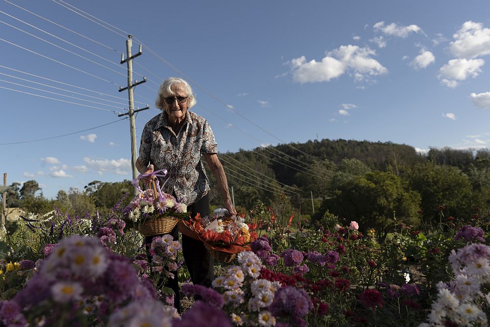 Австралийката Мей Блака доставя букети в Кобарго от 60 години