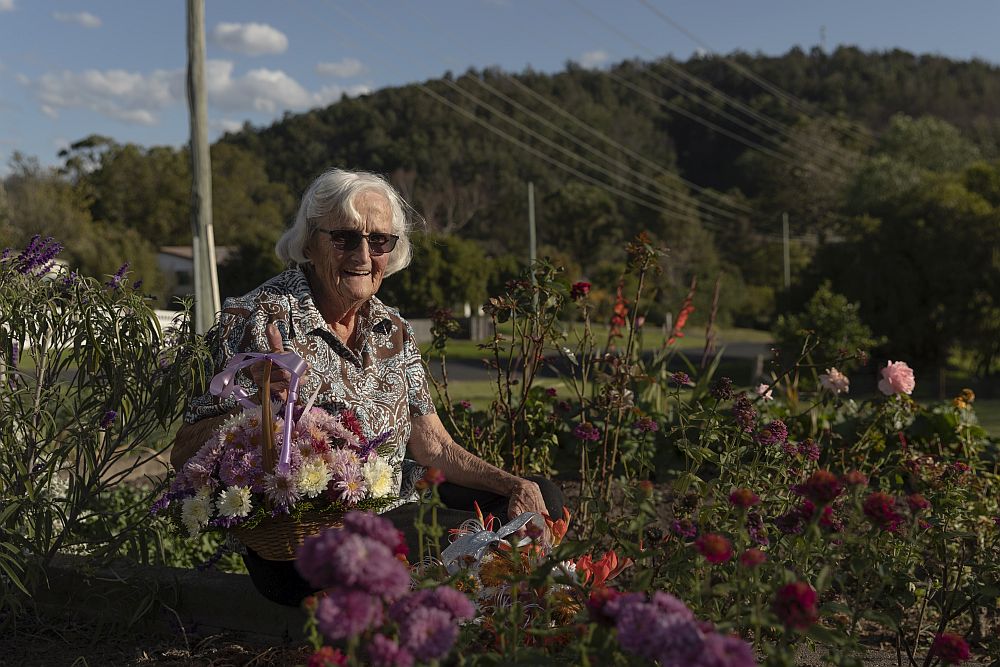 Австралийката Мей Блака доставя букети в Кобарго от 60 години