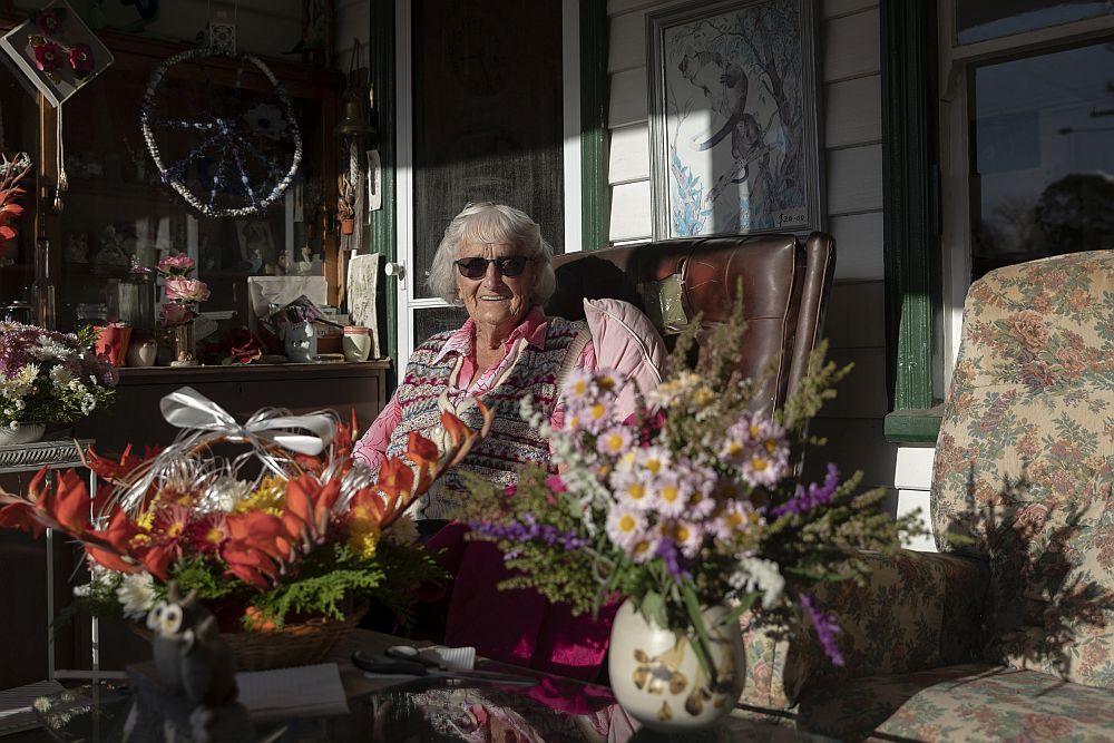 Австралийката Мей Блака доставя букети в Кобарго от 60 години