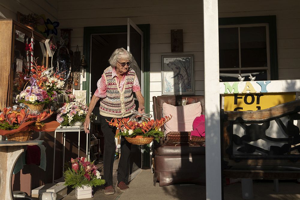 Австралийката Мей Блака доставя букети в Кобарго от 60 години