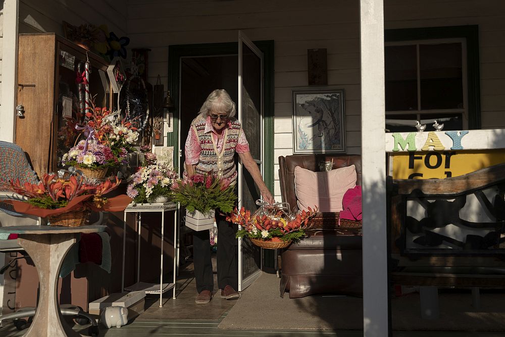 Австралийката Мей Блака доставя букети в Кобарго от 60 години
