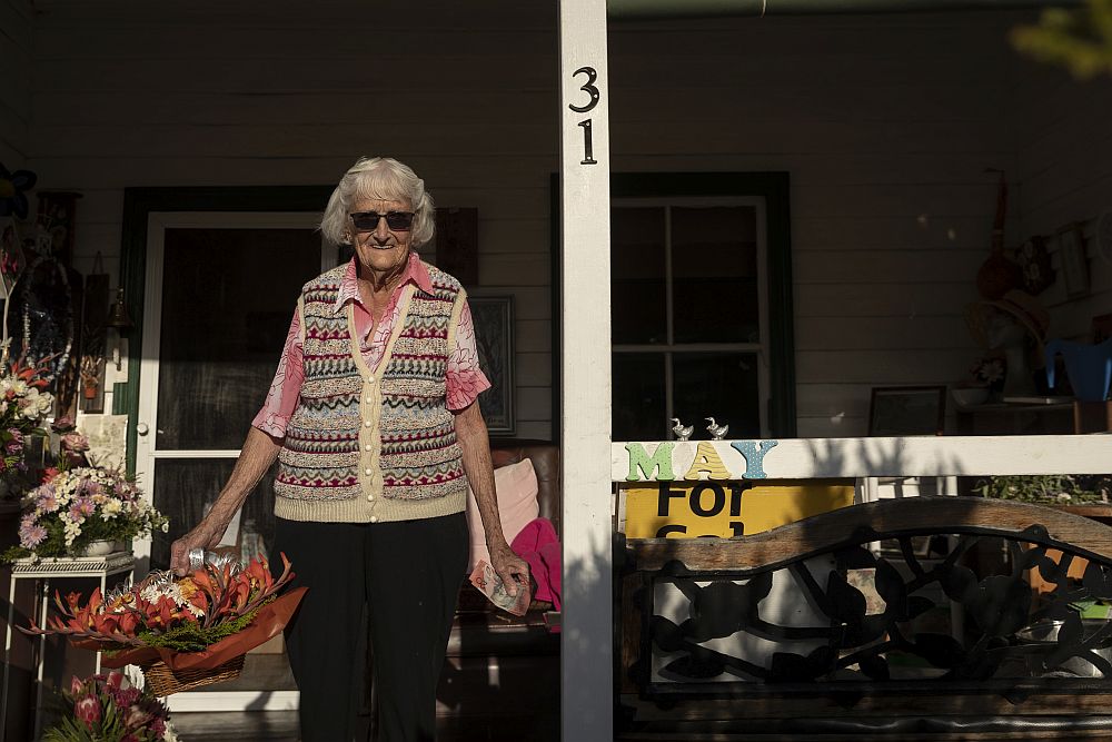 Австралийката Мей Блака доставя букети в Кобарго от 60 години