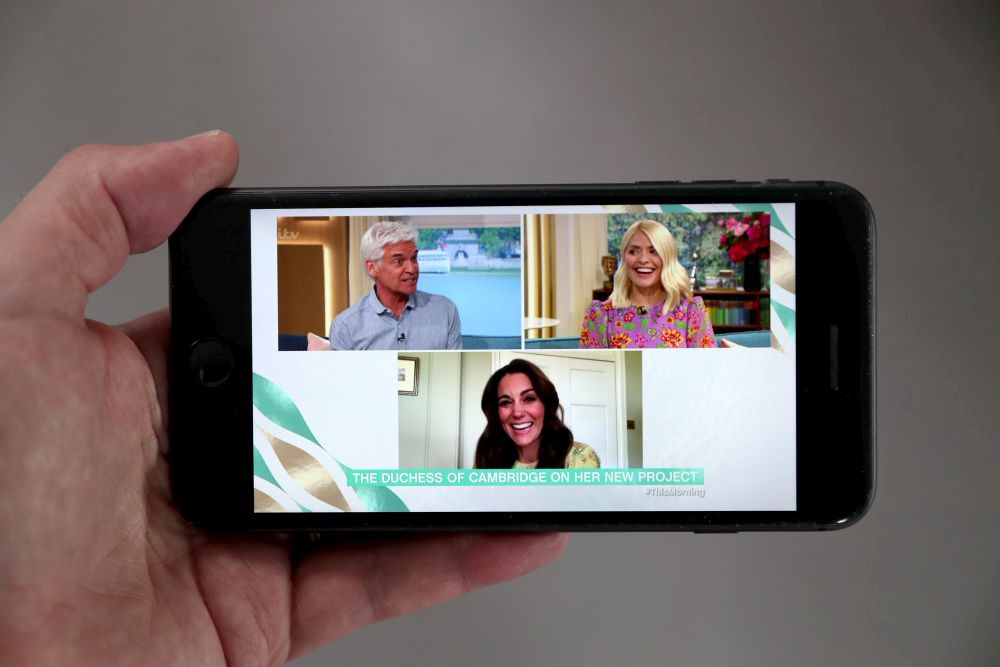 Заради пандемията виждаме херцогинята на Кембридж Катрин само в домашни условия