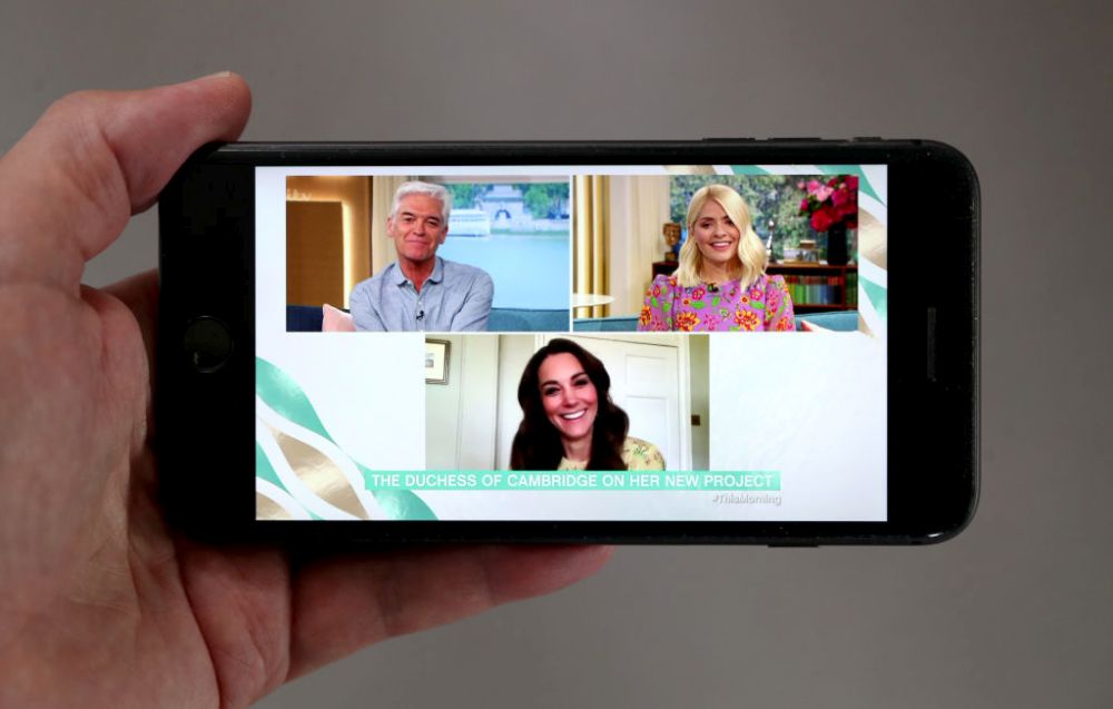 Заради пандемията виждаме херцогинята на Кембридж Катрин само в домашни условия