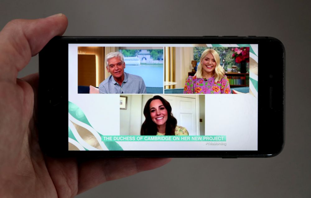 Заради пандемията виждаме херцогинята на Кембридж Катрин само в домашни условия