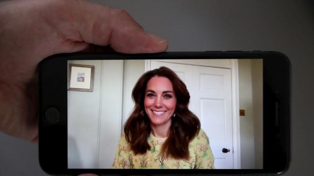 Кейт е все така неотразима и в домашните си дрехи (СНИМКИ)