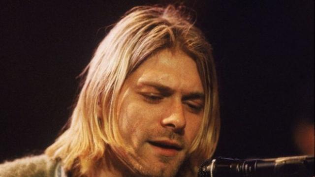 Разбита китара на Кърт Кобейн се продаде за близо 600 000 долара