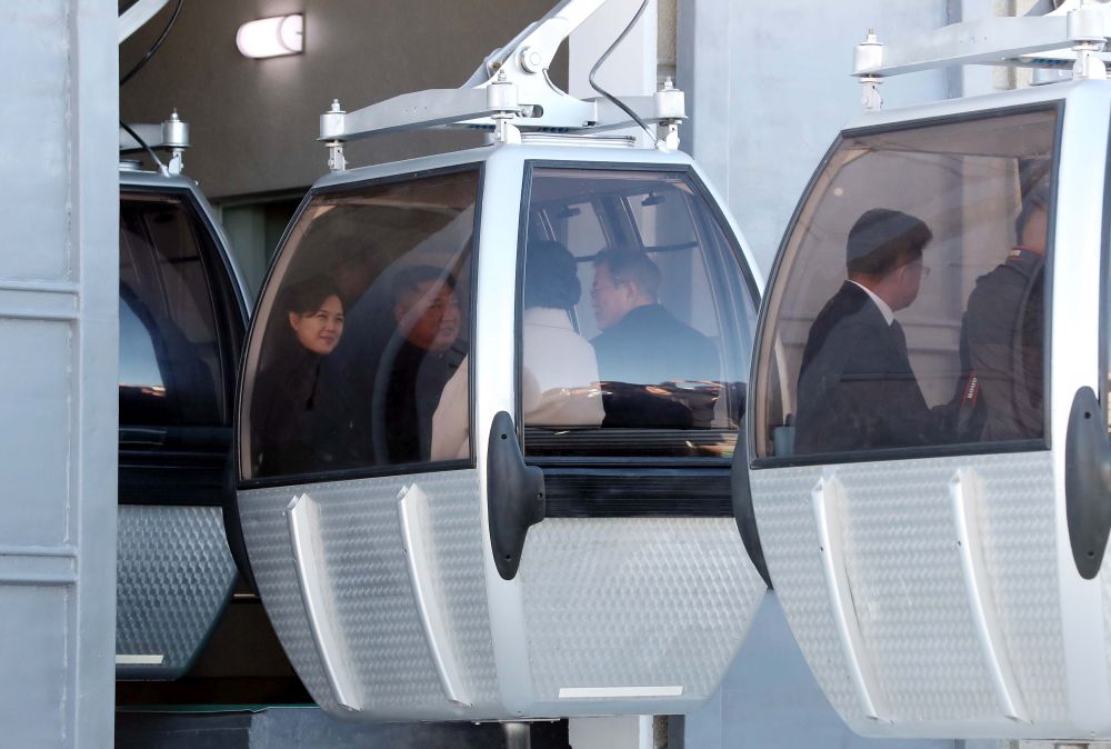 Жената на Ким Чен-ун - И Сол-джу    - скритото бижу на Северна Корея