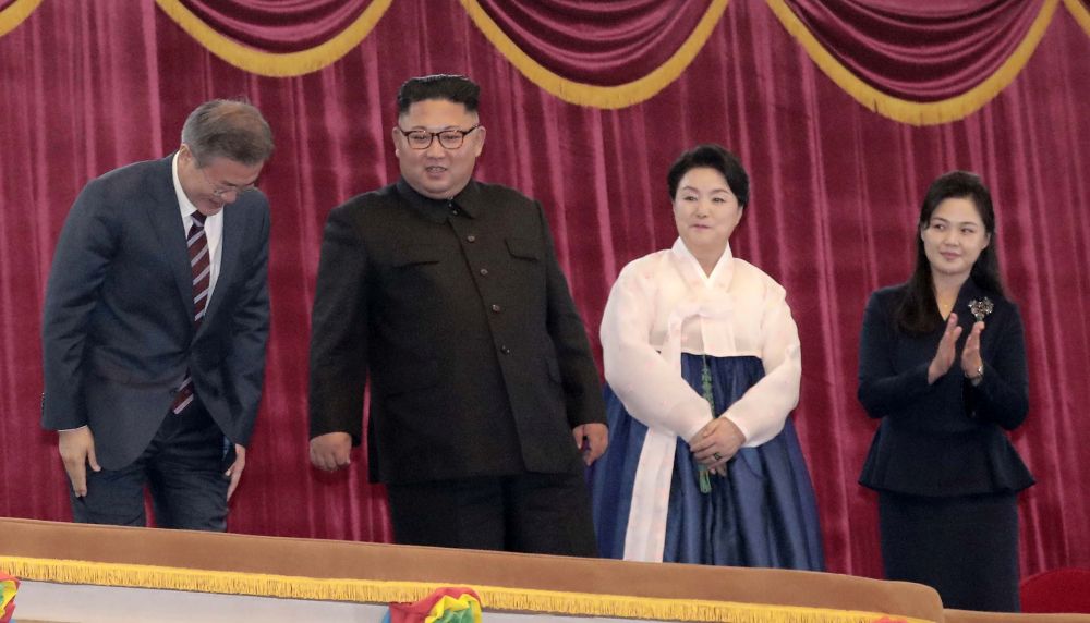 Жената на Ким Чен-ун - И Сол-джу    - скритото бижу на Северна Корея