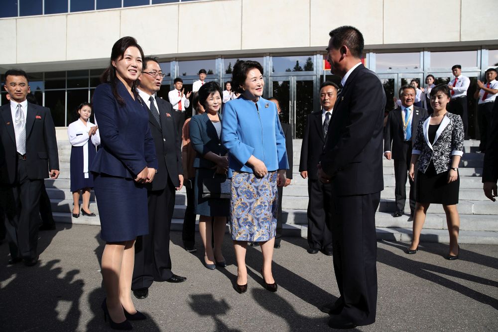 Жената на Ким Чен-ун - И Сол-джу    - скритото бижу на Северна Корея