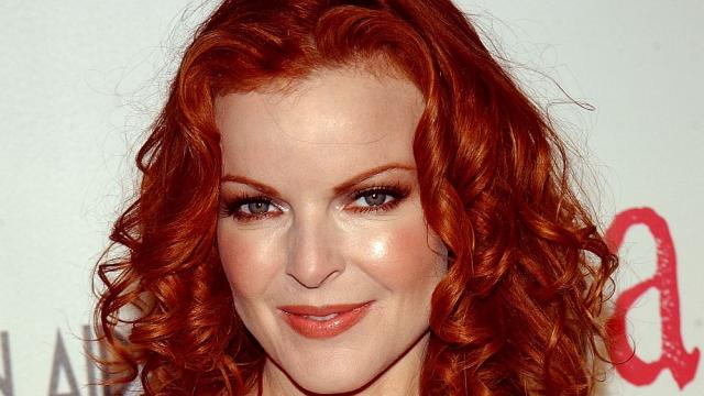 Изтънчен стил и темперамент – огнената Марша Крос (ГАЛЕРИЯ)