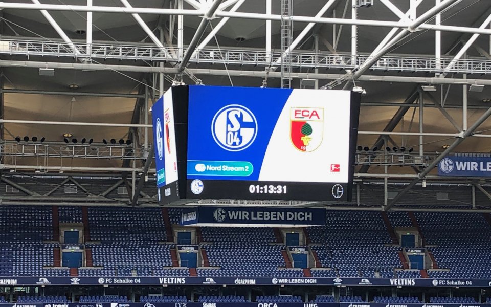 Шалке 04 и Аугсбург играят при резултат 0:0 Шалке 04