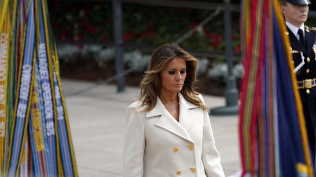 Мелания в бяло от глава до пети – стилна и изящна (ГАЛЕРИЯ)