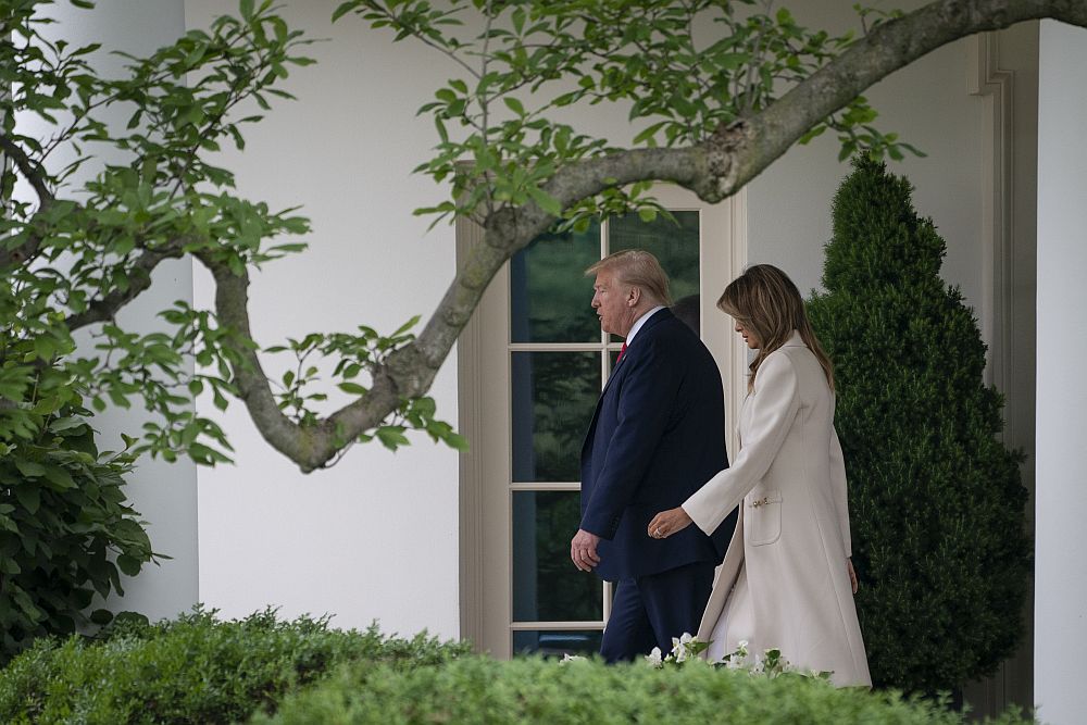 Мелания Тръмп грее цялата в бяло