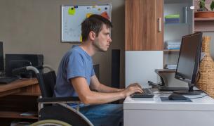 Държавата дава помощи, а не работа за хората с увреждания 