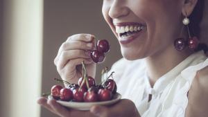 Продукти с висока хранителна плътност като ананаси череши ягоди кисело